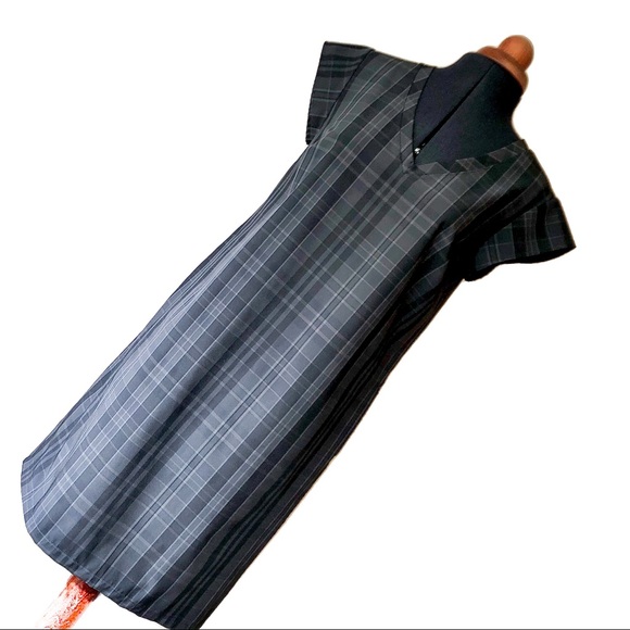 Eddie Bauer Dresses & Skirts - Eddie Bauer Sport/Travel dress in grey/blk Plaid S